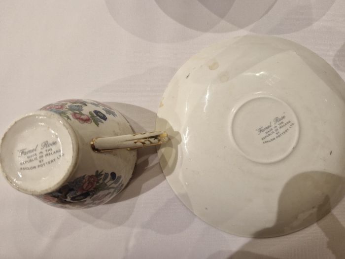 Antique arklow pottery 12-piece tea collection (famel rose)