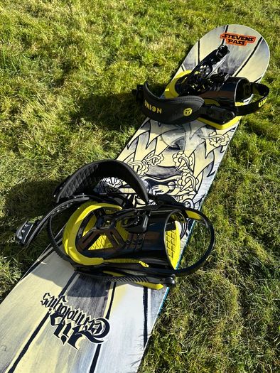 Junior Snowboard with Bindings and Travel Bag