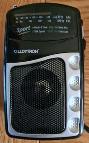 Lloytron portable FM/AM Radio