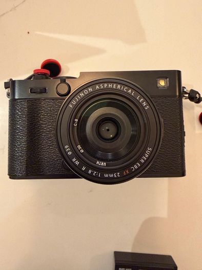 Fuji X-E5 and 27mm lens