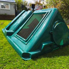 JFC poultry palace/chicken coop/rabbit hutch/small animal house