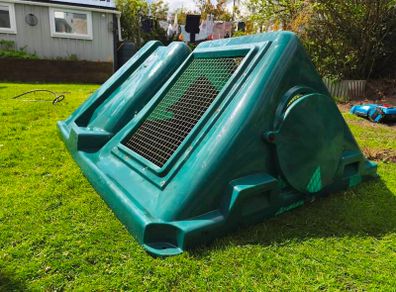 JFC poultry palace/chicken coop/rabbit hutch/small animal house