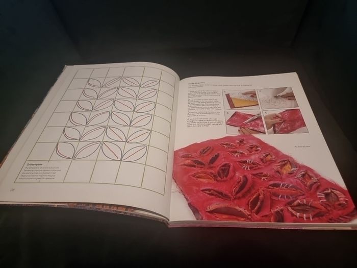 The Textile Artist: Layered Cloth: The Art of Fabric Manipulation (Paperback)