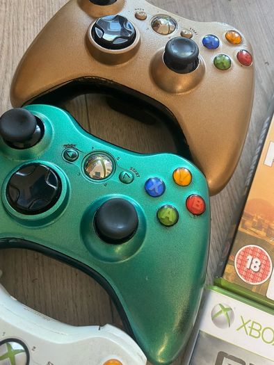 Xbox 360 with Games, Kinect and 5 Controllers