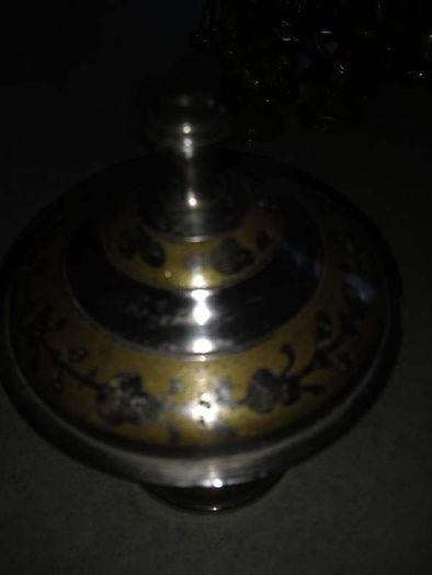 Vintage lovely brass pot and lid 15 cm. tall with lid &10.7cm. wide.