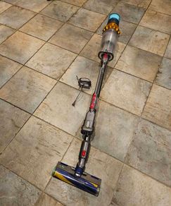 Dyson V15 absolute