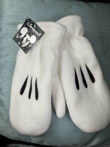 mittens Disneyland Paris exclusive