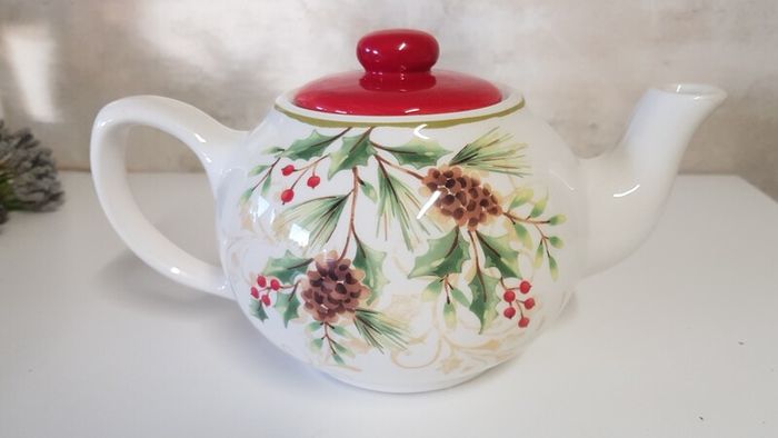 Delph Winter Christmas Tea Pot