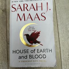 House of Earth and Blood by Sarah J. Maas (Crescent City Book 1), Bloomsbury Paperback
