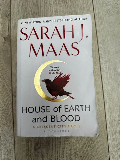 House of Earth and Blood by Sarah J. Maas (Crescent City Book 1), Bloomsbury Paperback