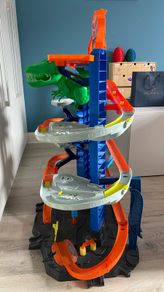 Hot Wheels garage