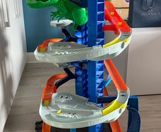 Hot Wheels garage
