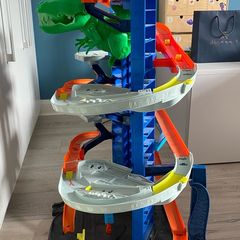 Hot Wheels garage