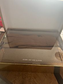 Set of scarf, hat and gloves Michael Kors