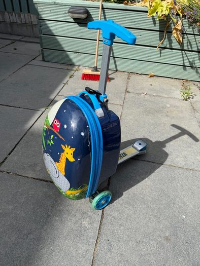 Kids suitcase with scooter