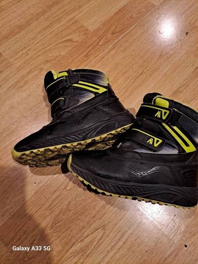 Snow boots