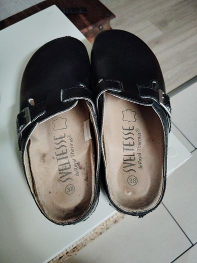 Leather clogs