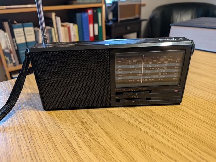Vintage Multi-Band Pocket Radio