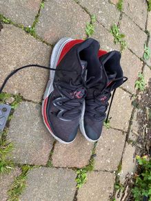 Kyrie 5 size 9.5