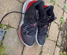 Kyrie 5 size 9.5