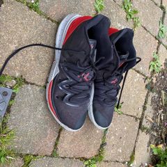 Kyrie 5 size 9.5