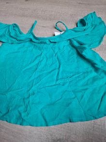 New girls off shoulder top size 4-5 years