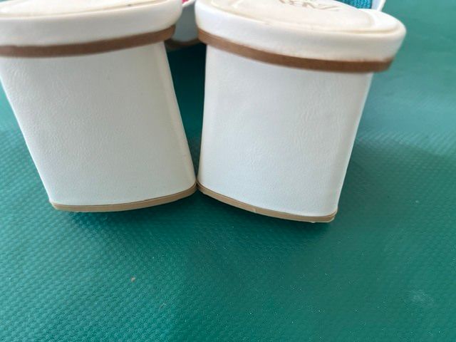 Wide Heel Soft Elegant Leather Sandal Mules Sz 6 / Eu 39. Colour Cream Immaculate. Zara