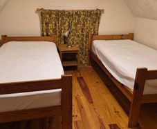 2 single beds/bunk beds with mattresses