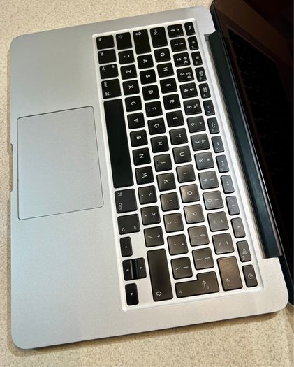 Apple MacBook Pro 13 2.7Ghz Dual core intel Core i5  16GB 1867 Mhz DDR3  250 SSD