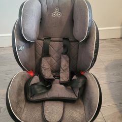 Comfortable ickle bubba car seat + Isofix base