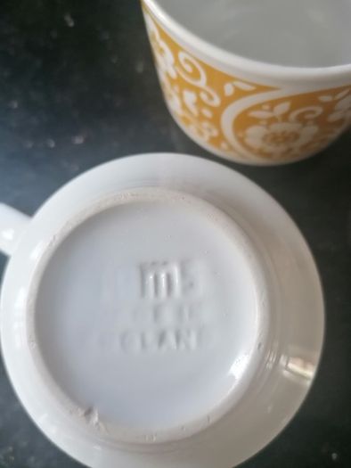 4 vintage Tams teacups 70s print
