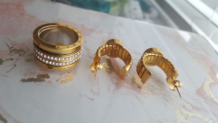Earrings and ring set.