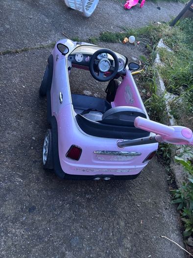 Kids pink ride in mini