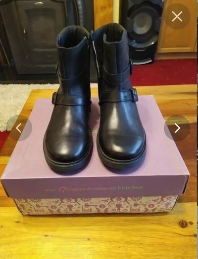 Clarks Ines Dot jnr Black leather Girls boots 33 New with tags