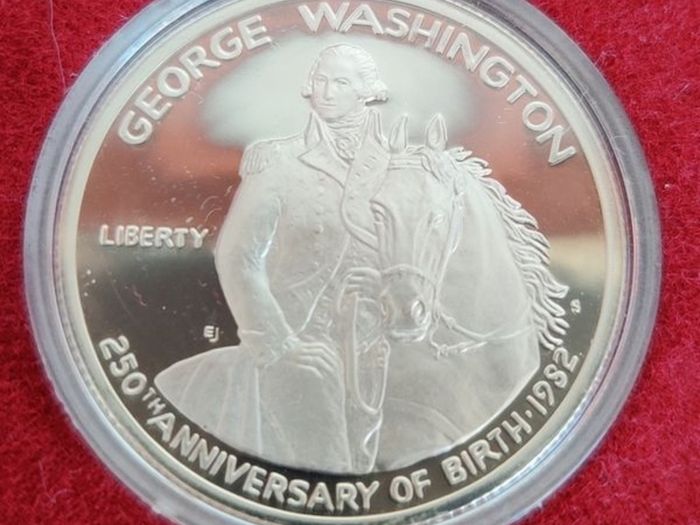 PROOF 1982 G.Washington 1/2 Dollar Silver Commemorative Coin Box COA