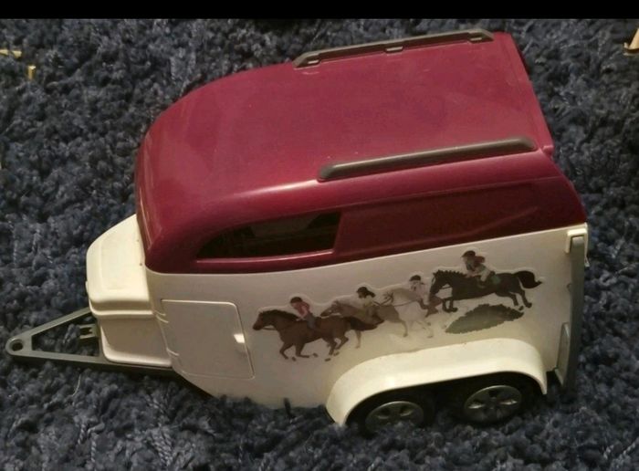 Schleich Horse Large Lot  Stable, Horses, Fencing,car Ambulance  Accessories