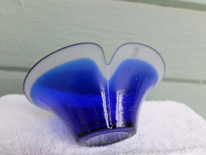 Vintage Mats Jonasson Maleras Cobalt Blue Magic Lead Art Glass Bowl Sweden