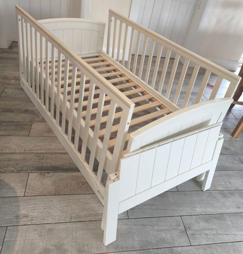 Cot toddler bed with matching Drawers from mamas & papas