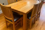 Extendable Willis &amp; Gambier dining table and 6 chairs
