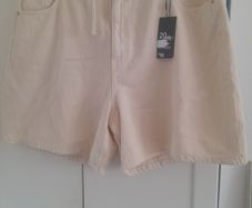 New with tags ladies cream denim shorts.