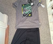 Boys nike t-shirt and short set age 10-12