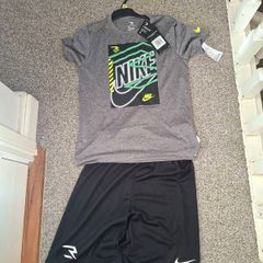 Boys nike t-shirt and short set age 10-12