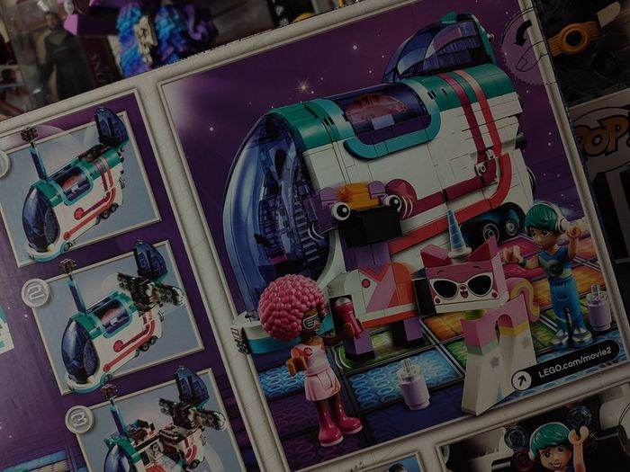 The Lego Movie 2 ! Pop-Up Party Bus ! RETIRED ! Set 70828 ! Brand New !