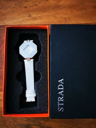 STRADA Genoa wrist watch