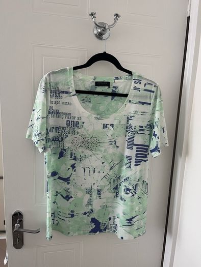 Womens top / t-shirt size L