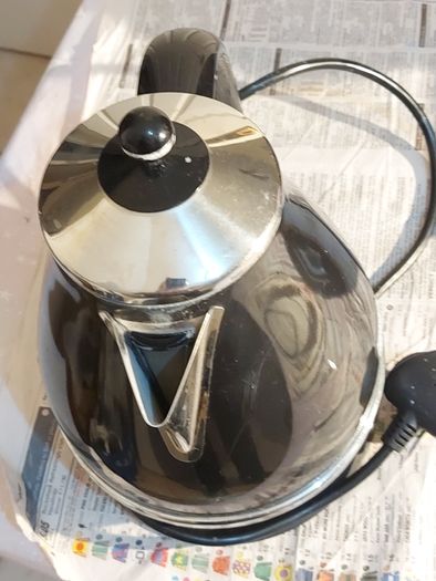 DeLonghi micalite Electric Kettle, Model KBOM3001.BK, in excellent condition and working perfect
