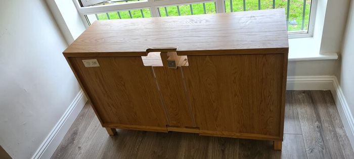 Tv Table like new, perfect condition very fancy!!!