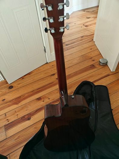 Mahagony Acoustic Steel Guitar including Capo, Case and picks