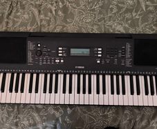 Yamaha E373 Keyboard