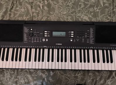 Yamaha E373 Keyboard